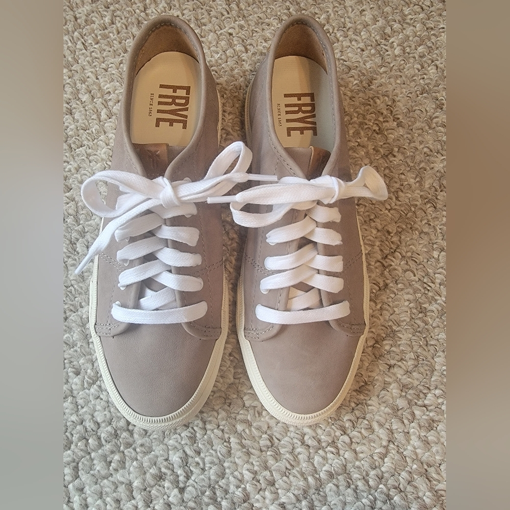 Frye Gia Canvas lace up low top sneakers, taupe, size 7, NWOT.